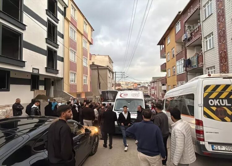 Gebze’de İnşaatta Düşen Kişi Hastaneye Sevk Edildi
