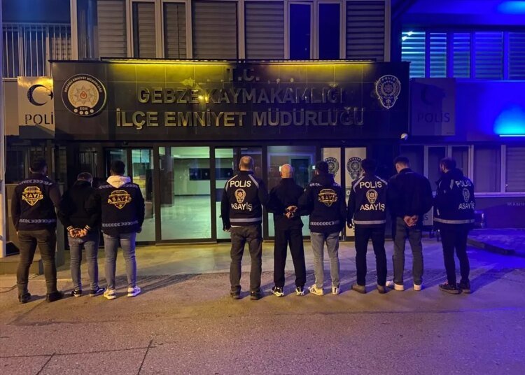 Gebze’de Tır Sürücüsünü Bıçakla Yaralayan 3 Gaspçı Gözaltında