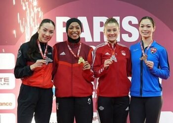 Kağıtsporlu Tuba ve Ömer, Paris’te kürsüde