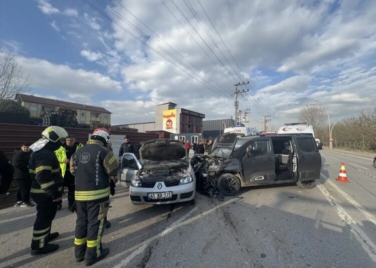 Kocaeli Başiskele’de Trafik Kazası: 3 Yaralı