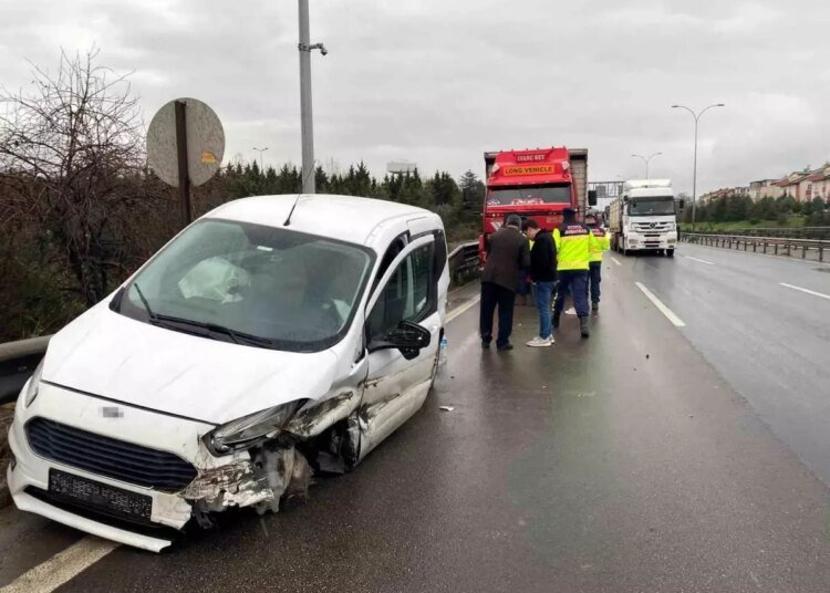 Kocaeli TEM Otoyolu’nda Zincirleme Kaza: 1 Yaralı