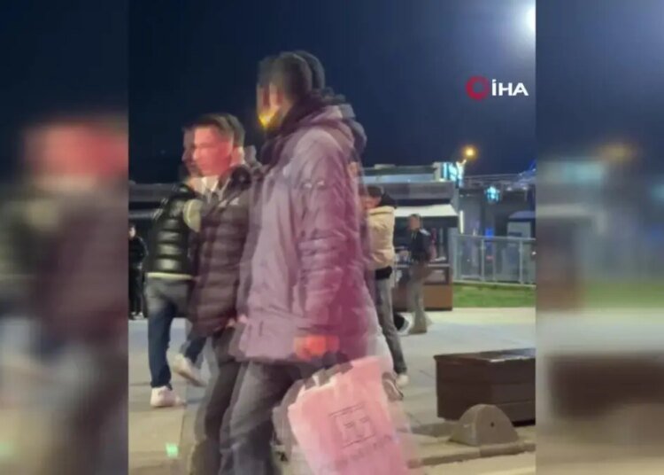 Kocaeli’de 5 Kişiden Genç Kişiye Saldırı Anları Kamerada