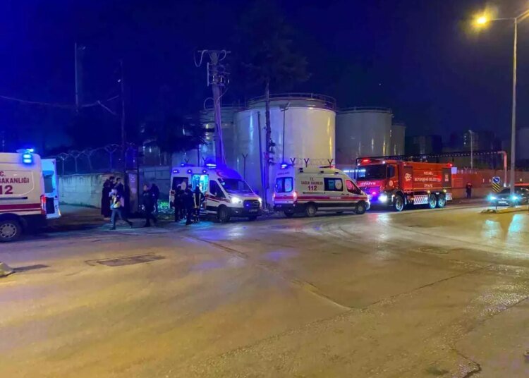 Kocaeli’de Akaryakıt Dolum Tesisinde Yangın: 4 İşçi Yaralandı