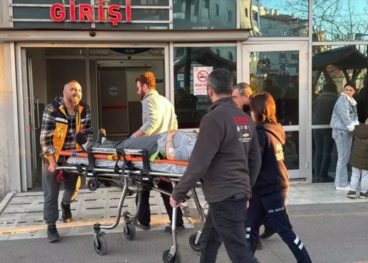 Kocaeli’de İnşaatta Düşen Kadın Hastaneye Kaldırıldı