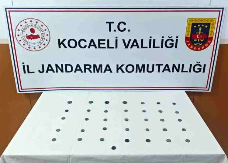 Kocaeli’de Tarihi Eser Kaçakçılığı Operasyonu: 36 Sikke Ele Geçirildi