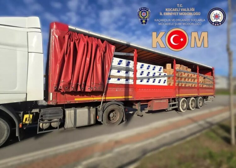 Kocaeli’de Tırda 9 Milyon 780 Bin Sahte Bandrollü Makaron Ele Geçirildi