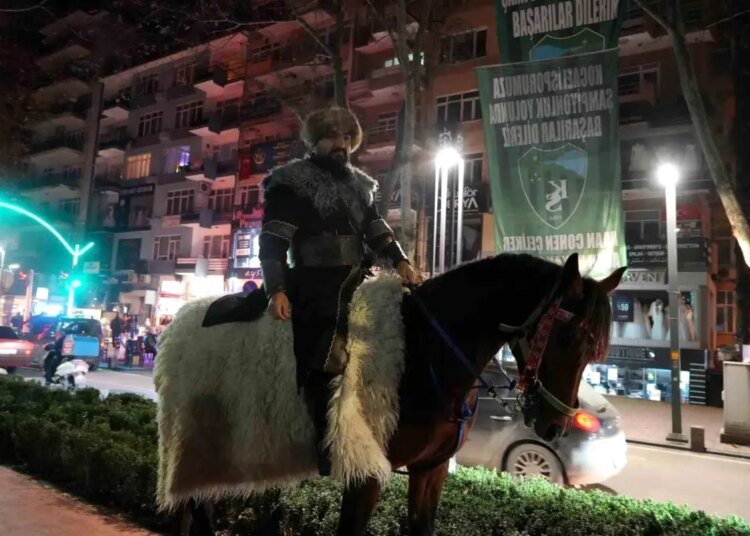 Kocaeli’de Yeni Yıla Renkli Kutlama: At Üstünde Giriş