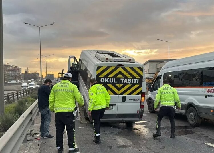 Kocaeli’de Zincirleme Trafik Kazası: 4 Yaralı