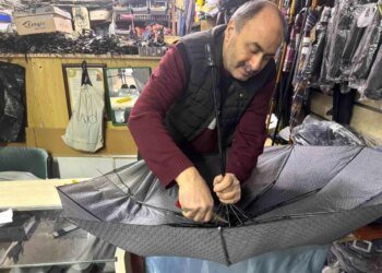 Kocaeli’nin Tek Şemsiye Tamircisi: Fiyat Artışı İlgi Arttırdı