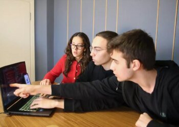 Lise Öğrencileri Görme Engellilerin Yön Bulmasını Kolaylaştıracak Uygulama Geliştirdi