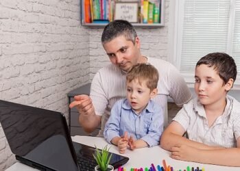 Sömestir Tatilinde Çocukları Çevrimiçi Dolandırıcılıklardan Korumanın 6 Yöntemi