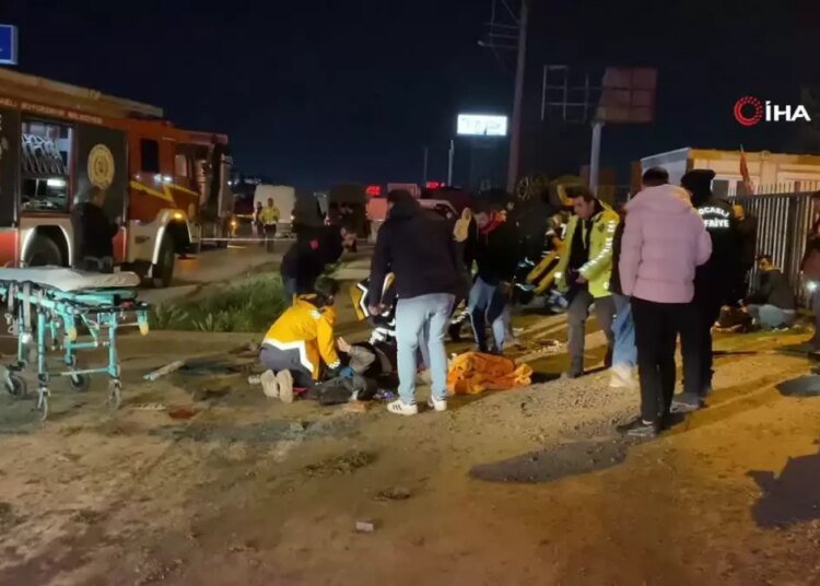 Tırın Çarptığı Hafif Ticari Araç Takla Attı