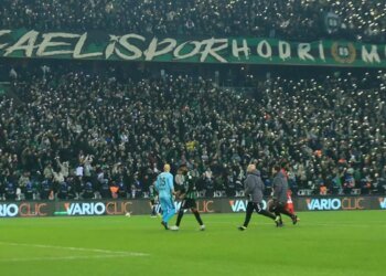 16 yaşındaki Kocaelispor taraftarı, metrelerce yüksekten aşağıya düştü