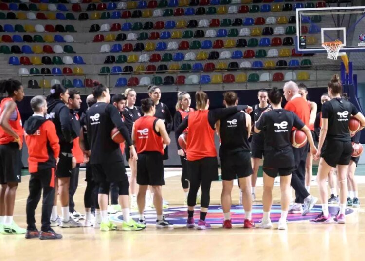 A Milli Kadın Basketbol Takımı, İzlanda maçına moralli hazırlanıyor