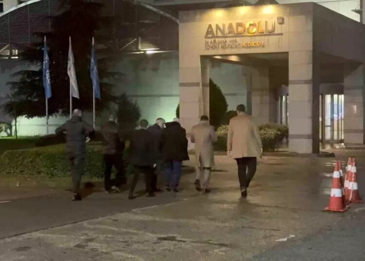 Devlet Bahçeli Hastanede Tedavi Altında, Partililer Yanında