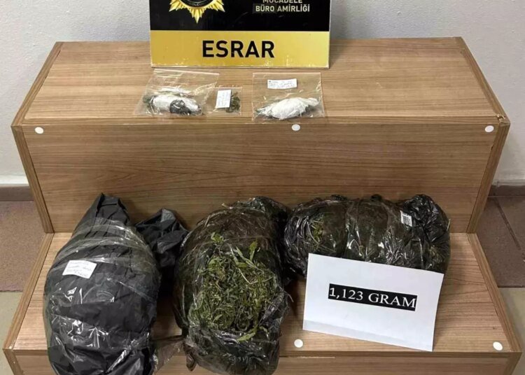 Gölcük’te Uyuşturucu Operasyonu: 1 Kilo 123 Gram Esrar Ele Geçirildi