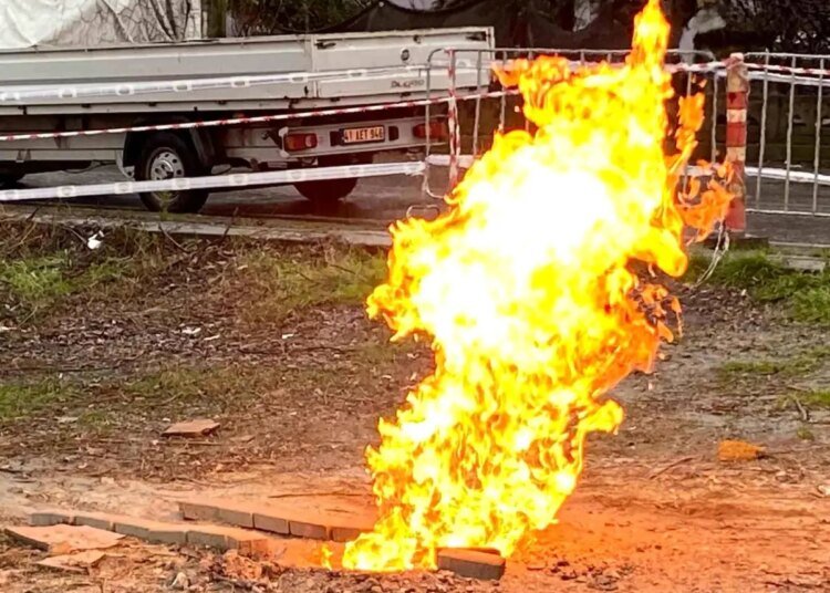 Kartepe’de Metan Gazı Yangını 23 Saattir Sürüyor