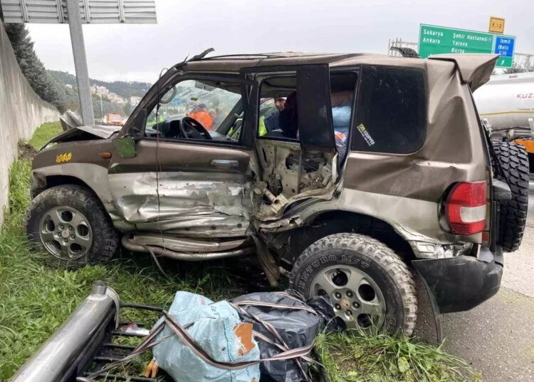 Kocaeli TEM Otoyolu’nda Kaza: 2 Yaralı