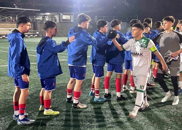 Kocaeli U17 Maçında Kontrol Kaybedildi, Kavga Çıktı