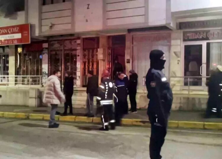 Kocaeli’de Fayans Dökülmesi Paniğe Yol Açtı