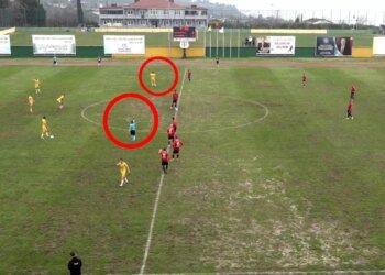 Kocaeli’de İlginç Kural Hatası: Hakem Kırmızı Kartı Unuttu