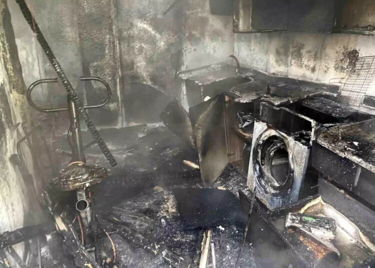 Kocaeli’de İş Yeri Olarak Kullanılan Prefabrik Evde Yangın Çıktı