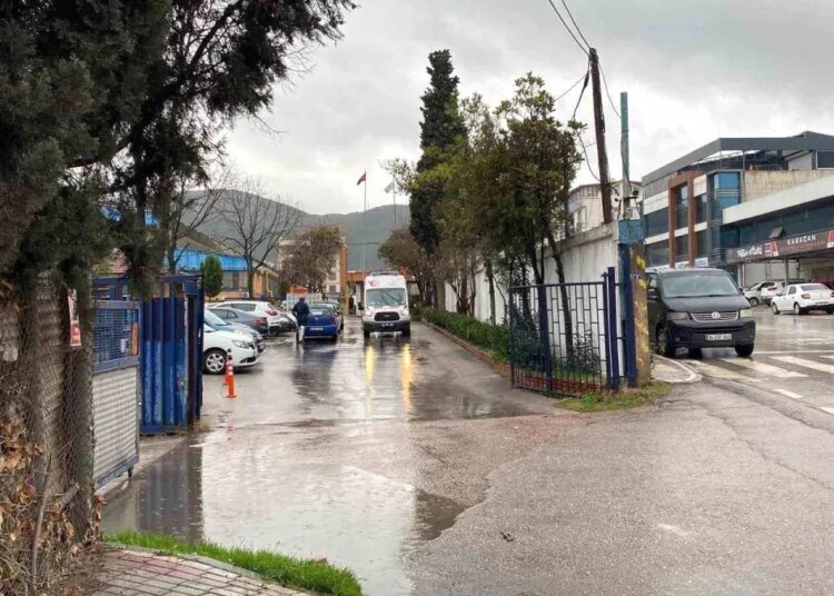 Kocaeli’de İşçi Demirler Arasında Sıkıştı