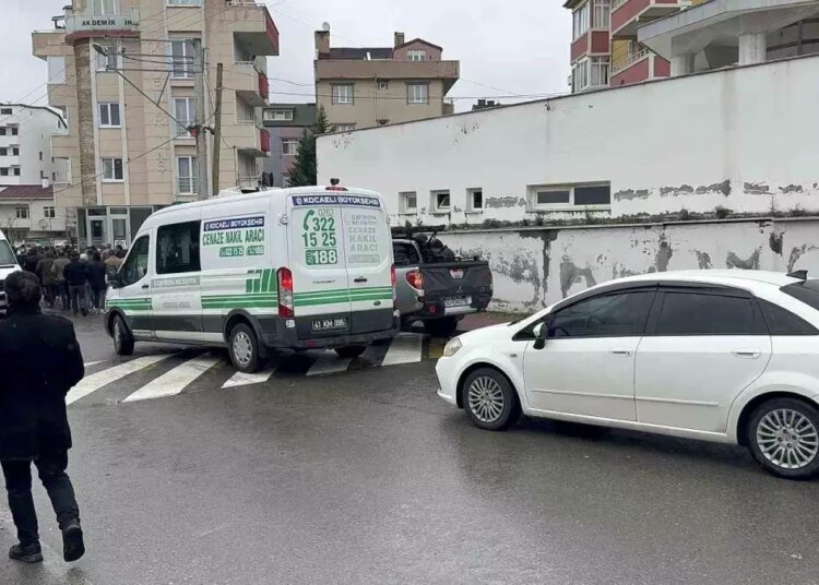 Kocaeli’de Kadın, Kocasını Öldürdü