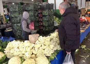 Kocaeli’de Pazar Tezgahlarında Brokoli ve Karnabahar Rağbet Görüyor