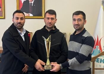 Türkiye İkincilik Kupasını Takdim Ettiler