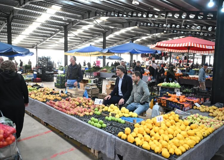 BASKAN KOCAMANDAN PAZAR ZIYARETI 8