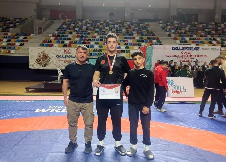 Ahmet Soysal, Yıldız Erkekler Serbest Güreş Türkiye Şampiyonası’nda Altın Madalya Kazandı