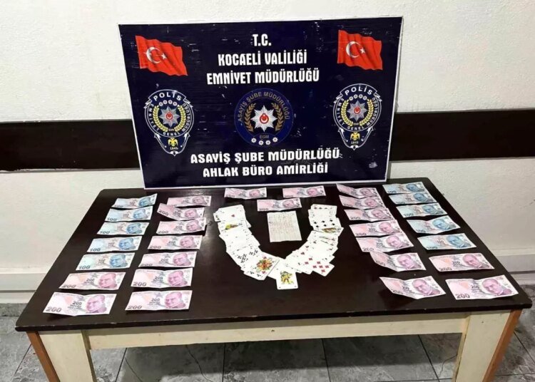 Karamürsel’de Kumar Oynayan 5 Kişiye Cezai İşlem