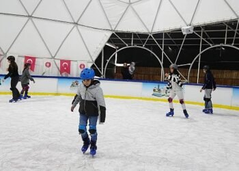 Keçiören’de buz pateni keyfi