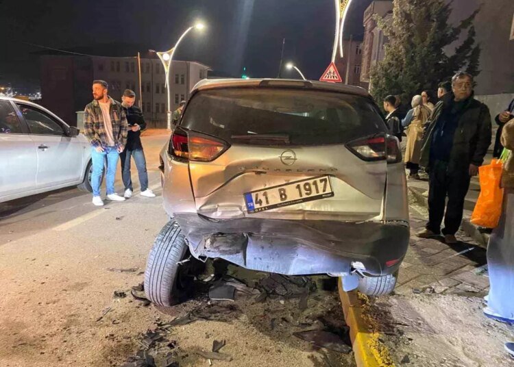 Kocaeli’de 15 Yaşındaki Çocuğun Babasının Arabası ile Kaza