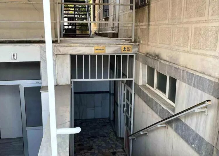 Kocaeli’de Cami Tuvaletinde Göğsünden Vurulmuş Bir Kişi Bulundu