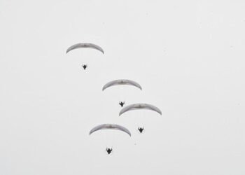 Katar Paramotor Milli Takımı’ndan Başkan Usta’ya Teşekkür Plaketi