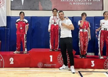 Belediye kick boks sporcularından büyük başarı