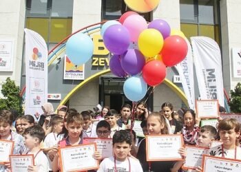 Bilim Z Akademi Öğrencileri Mezuniyet Sertifikalarını Aldı