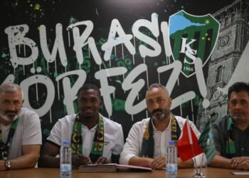 Anfernee Jamal Dijksteel Resmen Kocaelisporlu kocaeli