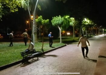 Esinin yaninda bicaklanarak olduruldu kocaeli