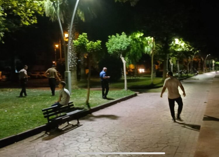 Esinin yaninda bicaklanarak olduruldu kocaeli