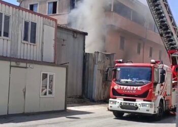 Kereste fabrikasinda yangin Buyumeden sonduruldu kocaeli