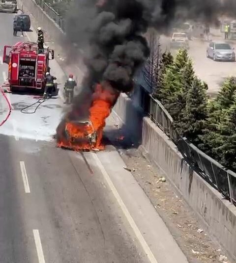 Kocaeli Refuje carpan otomobil alev aldi kocaeli