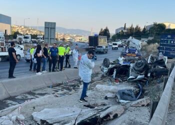 Kocaelide 2 otomobil ve TIR carpisti 5 olu 1 yarali kocaeli