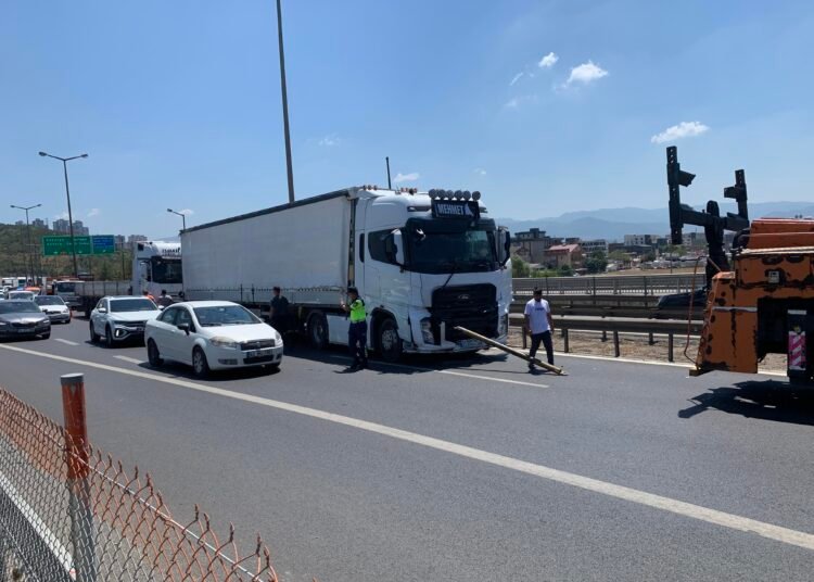 Kocaelide zincirleme kaza 4 yarali kocaeli