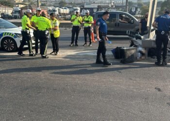Motosiklet surucusu bariyerlere carpti oldu kocaeli
