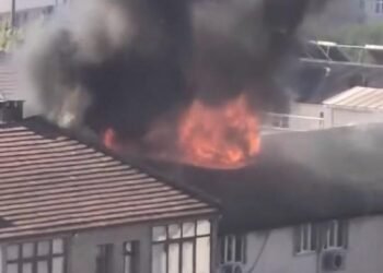 Yangin sonduruldu mahsur kalan 2 kisi kurtarildi kocaeli