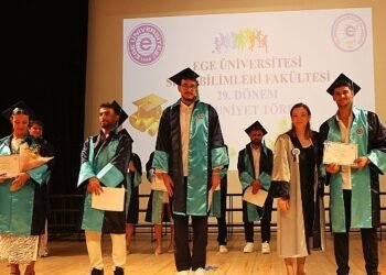 Ege Üniversitesi Spor Bilimleri Fakültesi mezunlarını coşkuyla uğurladı