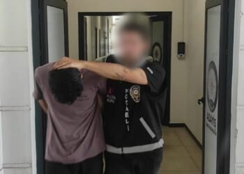 2 kisiyi dolandiranlar Altin dolarla koprude yakalandi kocaeli